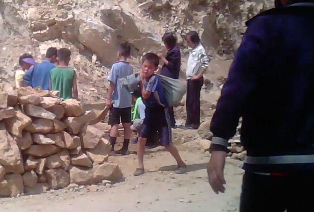 pekerja anak korut © 2016 brilio.net pekerja anak korut © 2016 brilio.net