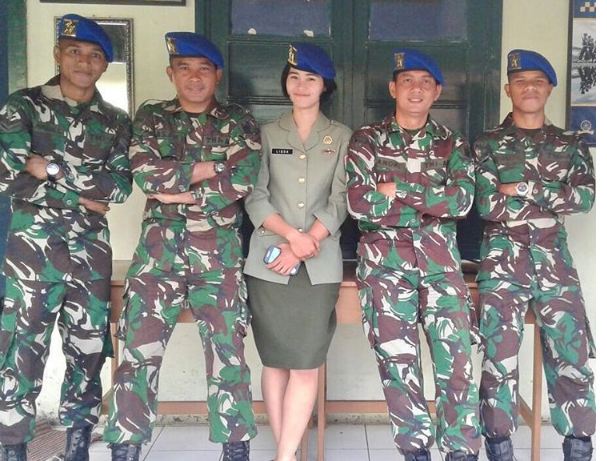 abduh dan manahati berseragam TNI © 2016 Instagram abduh dan manahati berseragam TNI © 2016 Instagram