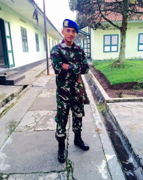 abduh dan manahati berseragam TNI © 2016 Instagram abduh dan manahati berseragam TNI © 2016 Instagram