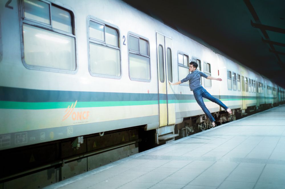 10 Foto aksi fotografer menari di udara ini kerennya kebangetan