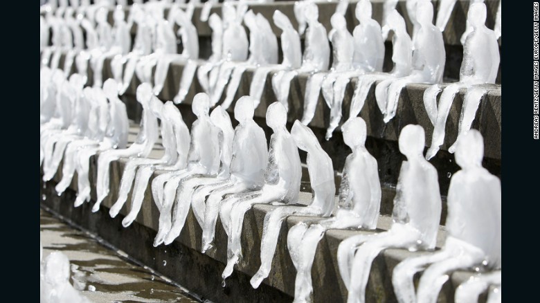 15 Karya seni luar biasa ini terbuat dari es, hasilnya keren banget
