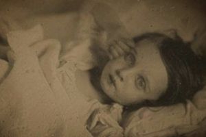 Seramnya potret anak meninggal zaman dulu, seperti masih hidup