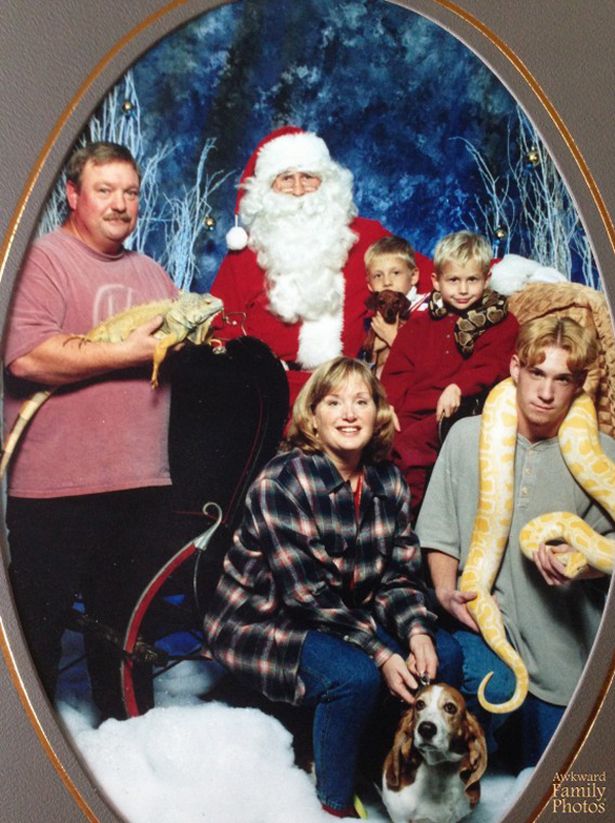 10 Foto Natal keluarga paling absurd, bikin ketawa sambil tepuk jidat