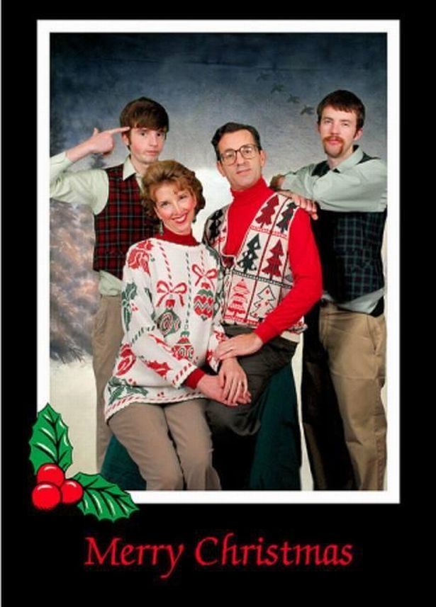10 Foto Natal keluarga paling absurd, bikin ketawa sambil tepuk jidat