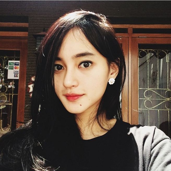 dokter muda ini cantiknya bikin cowok pengen disuntik berkali-kali © 2016 instagram