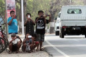 10 Video kocak 'Om Telolet Om' ini bikin pengen teriak pas liat bus