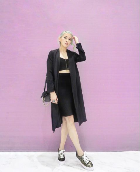 Cantik nyentrik ala Cindy Karmoko, dari fashion blogger jadi desainer