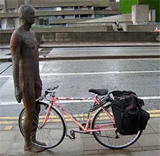 kelakuan orang saat parkir sepeda ini bikin tepuk jidat © 2016 nuff