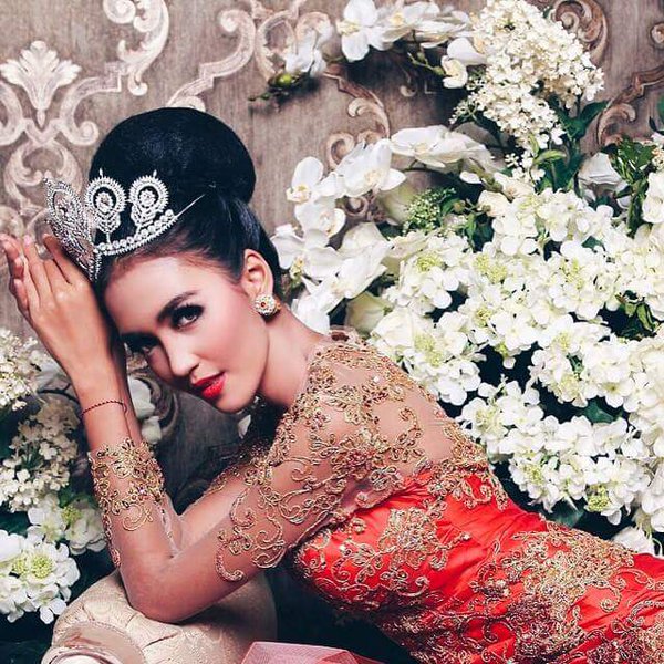 Anastasia Mustikandrina, finalis Puteri Indonesia yang jago nyanyi