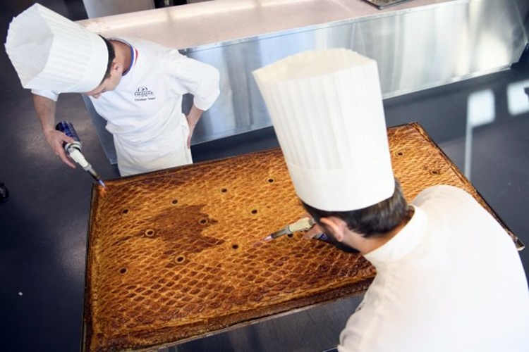 Pie raksasa © 2016 brilio.net