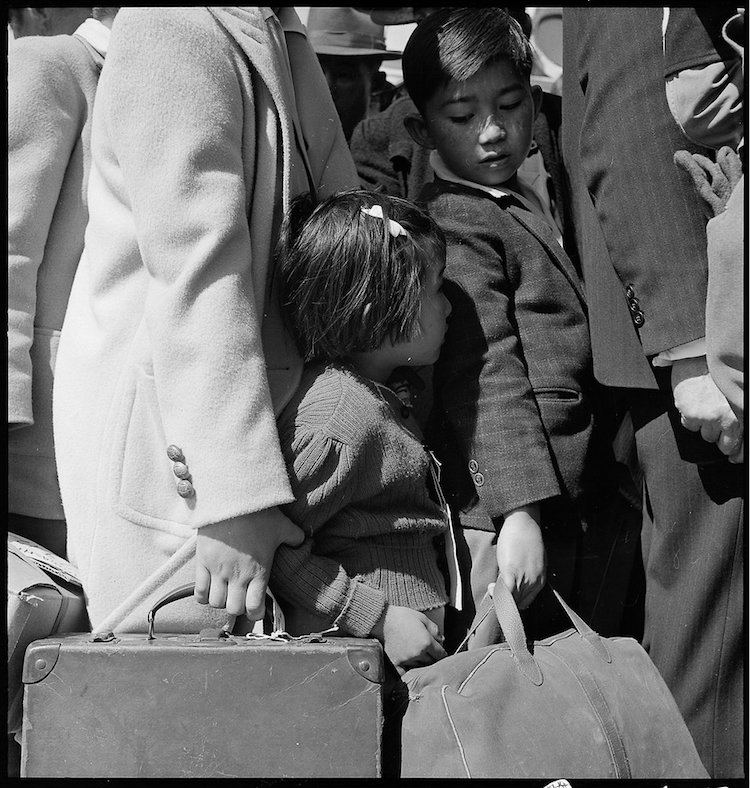 Terungkap 20 foto langka orang Jepang di kamp Amerika saat PD II