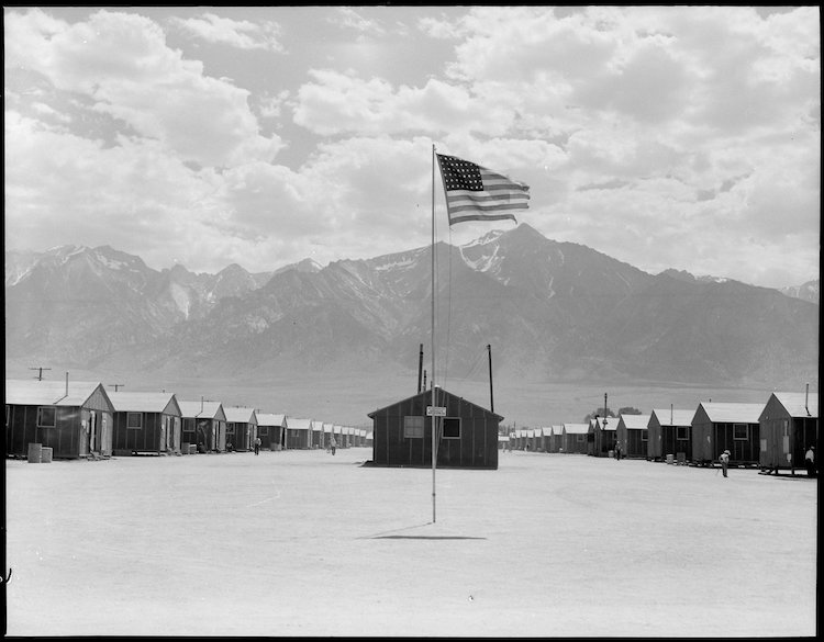 Terungkap 20 foto langka orang Jepang di kamp Amerika saat PD II