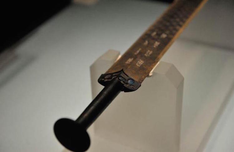 Penampakan pedang dari China berusia 2.500 tahun ini bikin melongo