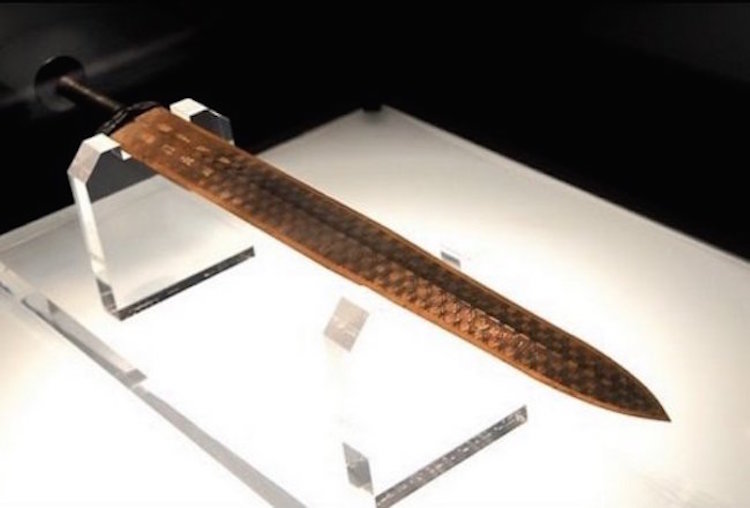Penampakan pedang dari China berusia 2.500 tahun ini bikin melongo
