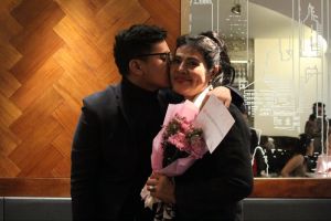 Cowok ini bikin kejutan buat ibunya, ngajak makan siang bareng