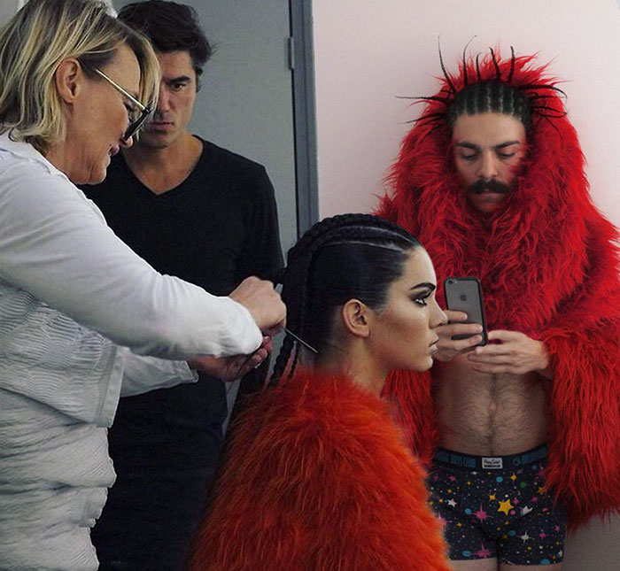 Kocak, pria ini Photoshop dirinya ke dalam 15 foto Kendall Jenner