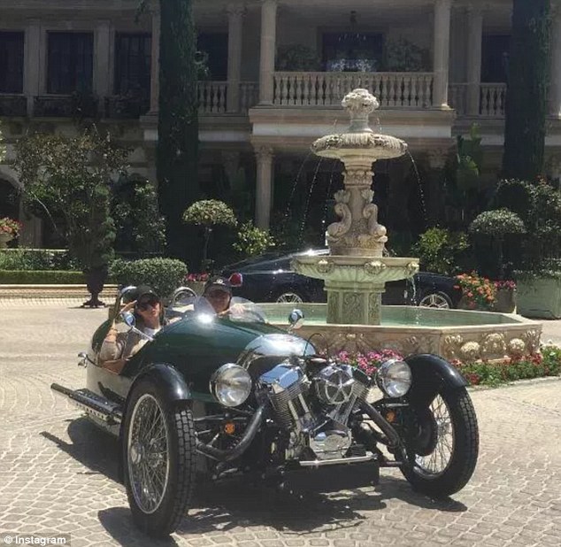 10 Foto penampakan rumah ayah Gigi Hadid, mewah bak istana kerajaan