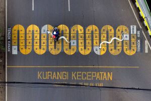 Zebra cross di Bandung ini didesain penuh warna, jadi malu melanggar