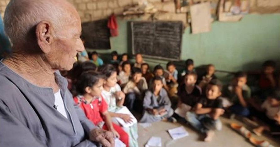 Kisah kakek Nasrani usia 80 tahun, ajari anak-anak membaca Alquran
