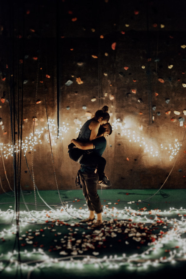 lamaran ala pemanjat tebing © 2016 India Earl lamaran ala pemanjat tebing © 2016 India Earl