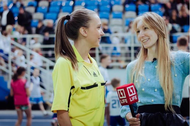 wasit cantik ini bikin cowok pengen dikartu merah © 2016 instagram wasit cantik ini bikin cowok pengen dikartu merah © 2016 instagram