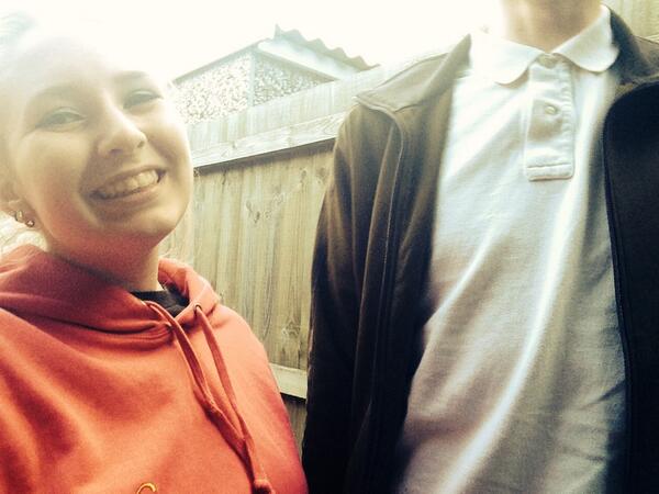 foto ini cuma dialami cewek kalau punya pacar bertubuh jangkung © 2016 berbagai sumber