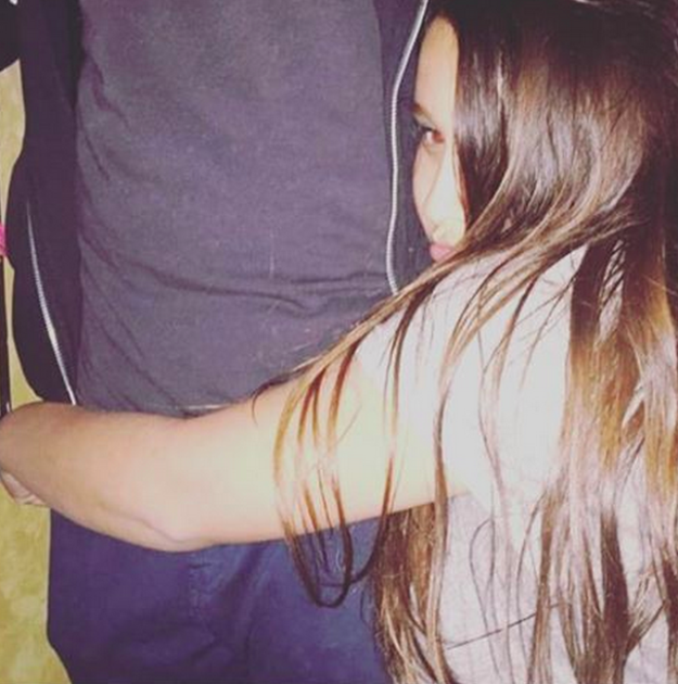 foto ini cuma dialami cewek kalau punya pacar bertubuh jangkung © 2016 berbagai sumber