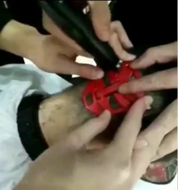 Tukang Cukur Parah © 2016 Facebook.com/Guangming Daily Tukang Cukur Parah © 2016 Facebook.com/Guangming Daily