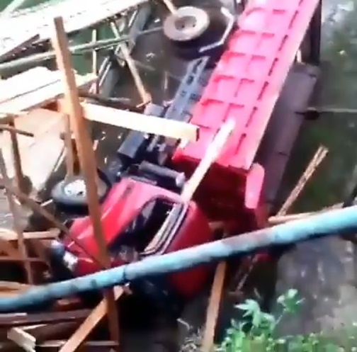 truk nyungsep  facebook 