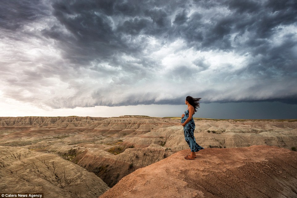 Ibu hamil ini nekat mengejar badai demi ciptakan foto yang dramatis