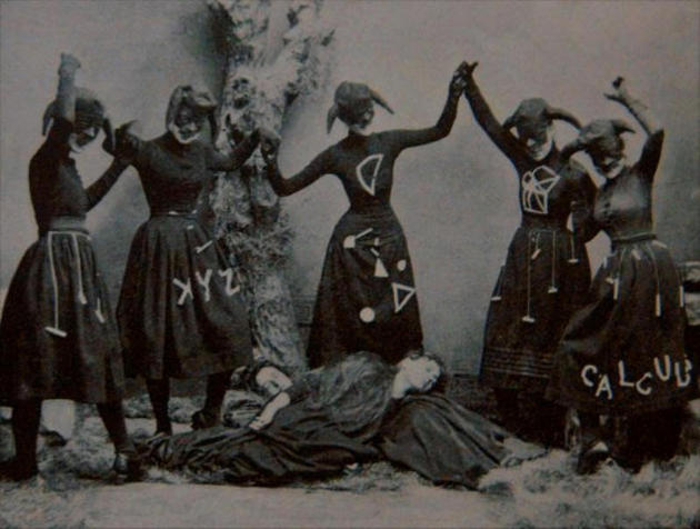 foto kelakuan orang zaman dulu ini ternyata nggak kalah absurd © 2017 boredninja