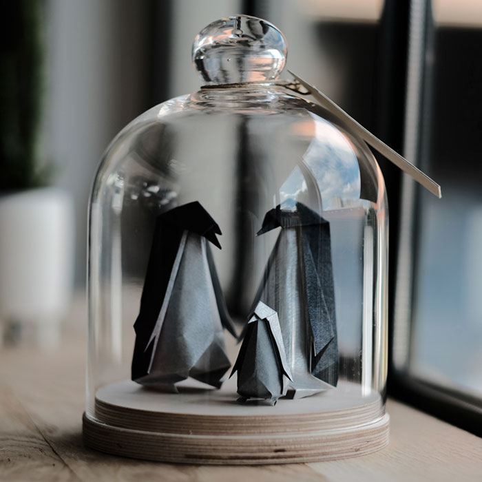 origami dalam guci kaca © 2017 boredpanda.com