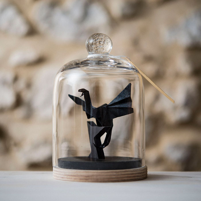 12 Karya origami dalam guci kaca ini elegan, bisa jadi ide kado nih