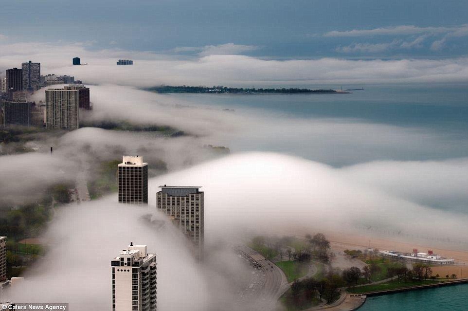 10 Foto kota diselimuti kabut ini bikin serasa berada di kayangan