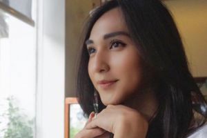Diminta netizen buat balik jadi cowok, ini tanggapan Dena Rachman