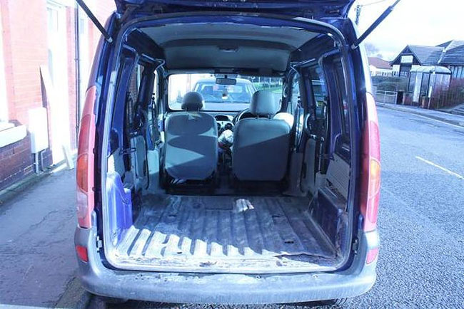 wanita menyulap mobil van tua © 2017 designyoutrust.com