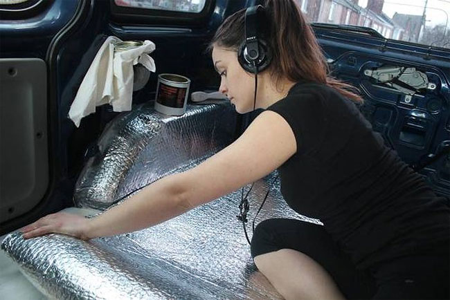 wanita menyulap mobil van tua © 2017 designyoutrust.com