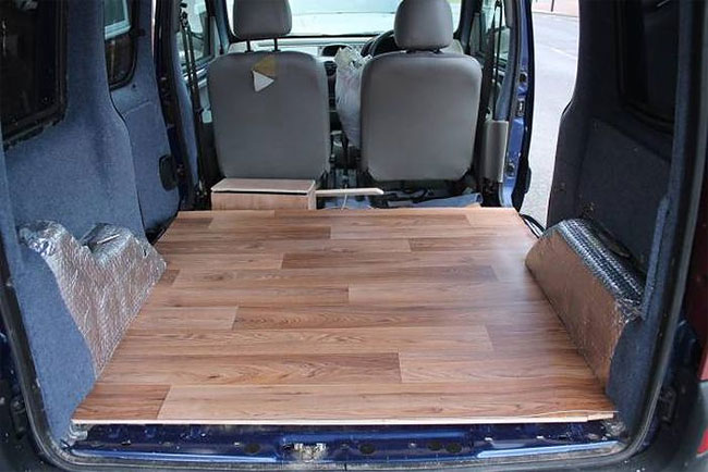 wanita menyulap mobil van tua © 2017 designyoutrust.com