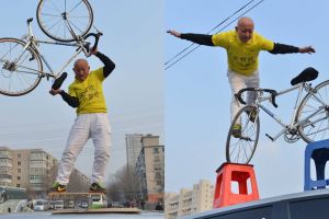 6 Aksi akrobat kakek berusia 70 tahun ini bikin kamu terpukau