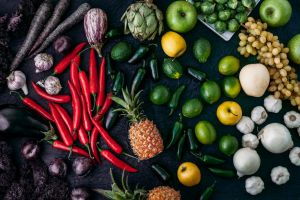 Cantik, buah dan sayur ini disusun layaknya karangan bunga