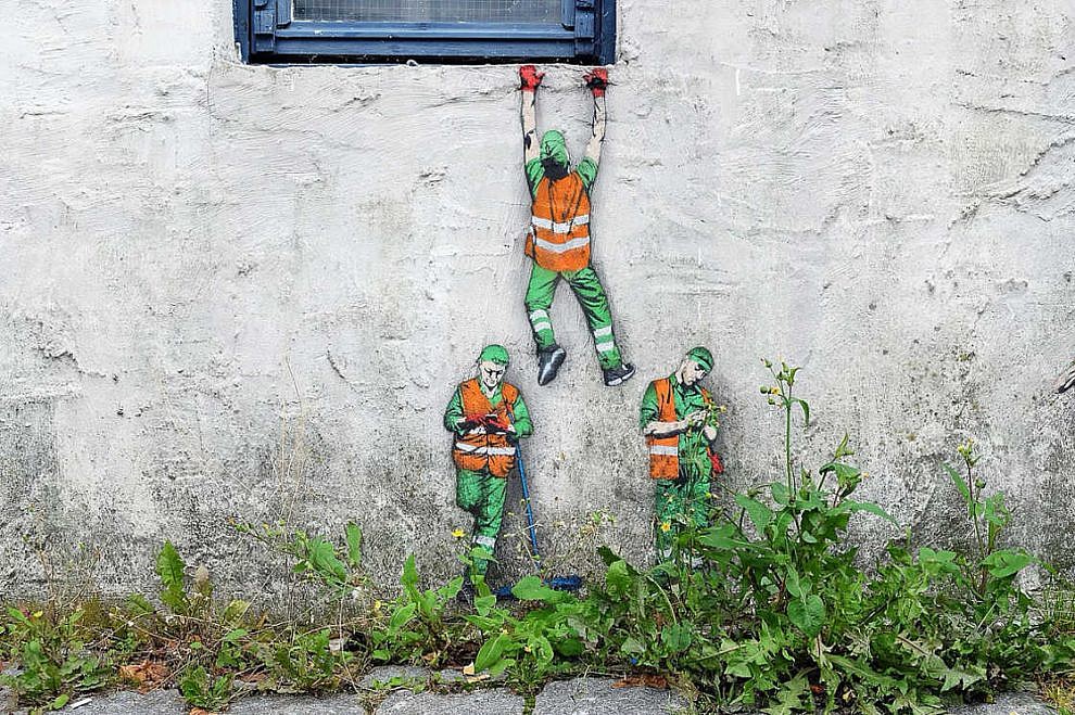 Mural lucu para pekerja © 2017 designyoutrust.com Mural lucu para pekerja © 2017 designyoutrust.com