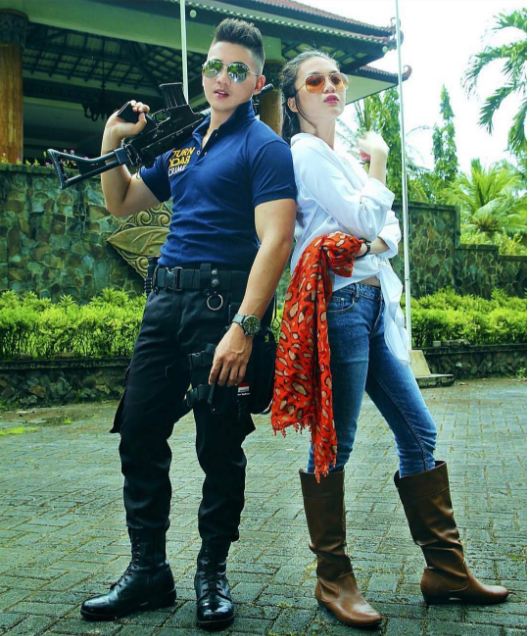 10 Foto mesra TNI-Polri bersama pasangannya ini bikin baper maksimal