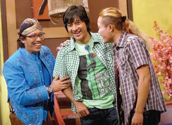 foto perubahan andre taulany dari anak band hingga jadi komedian © 2017 berbagai sumber