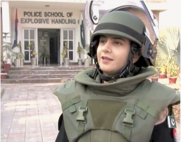Rafia Qaseem Baig, wanita cantik yang pilih jadi penjinak bom