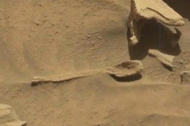 Sendok ini ditemukan di permukaan Mars, punya siapa ya?