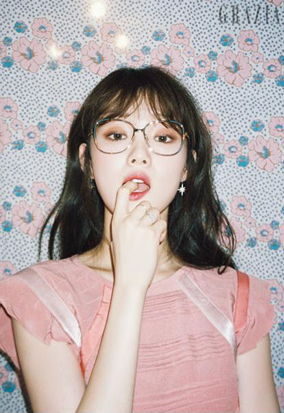 15 Foto bukti aktris Lee Sung-kyung pantas dijuluki 'barbie'-nya Korea