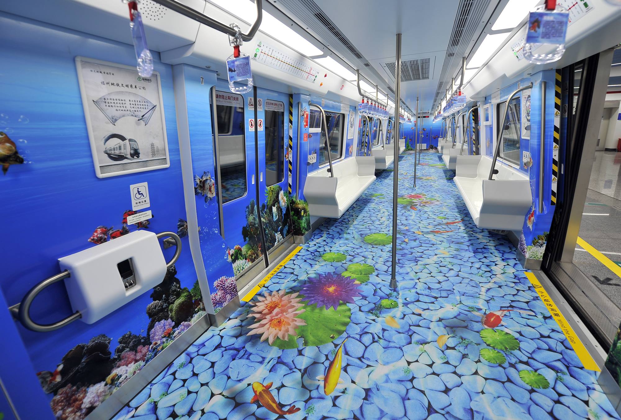 7 Potret desain unik kereta bawah tanah ini bikin pengen naik deh