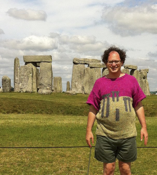 pria bikin sweater sesuai dengan tempat dikunjungi © 2017 boredpanda.com