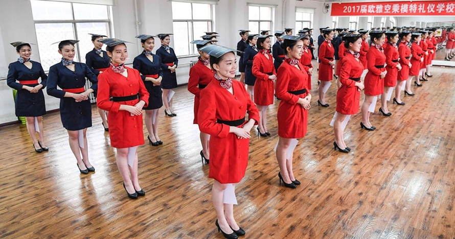 Selalu terlihat menawan, begini pelatihan keterampilan pramugari China