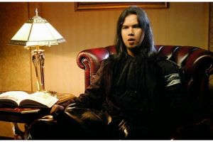 12 Gaya rambut Ahmad Dhani, dari botak mulus sampai gondrong desa